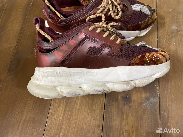 Versace chain reaction