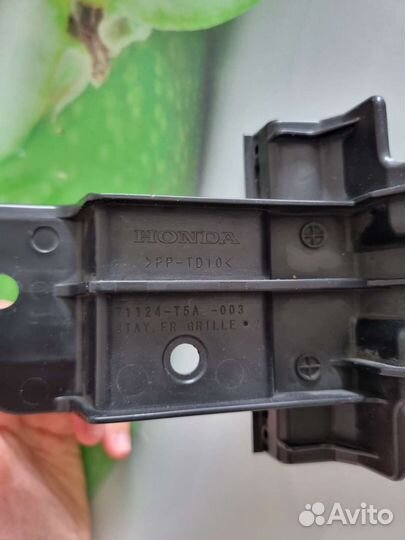 Крепление решётки радиатора Honda fit 2014