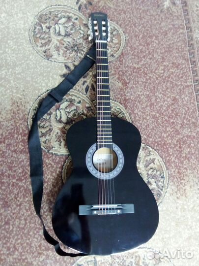 Акустическая гитара