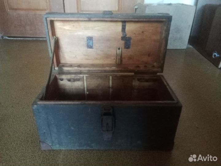 Деревянный ящик под инструменты