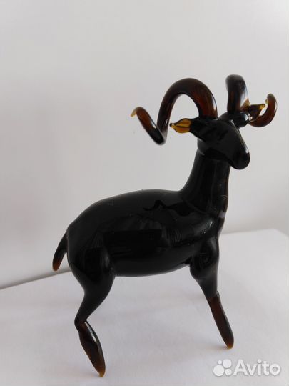 Статуэтки. Гжель, оникс, фарфор, стекло