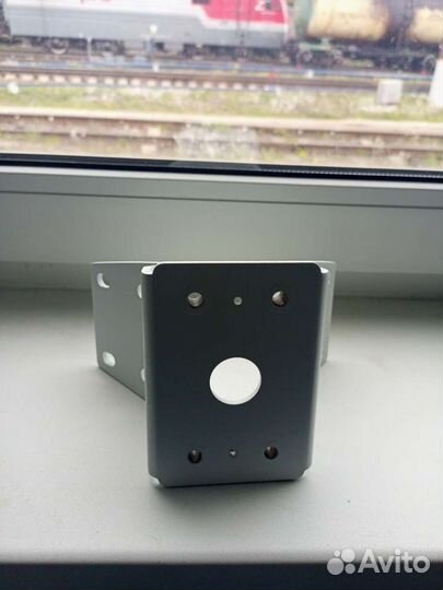 Угловой кронштейн для любой камеры