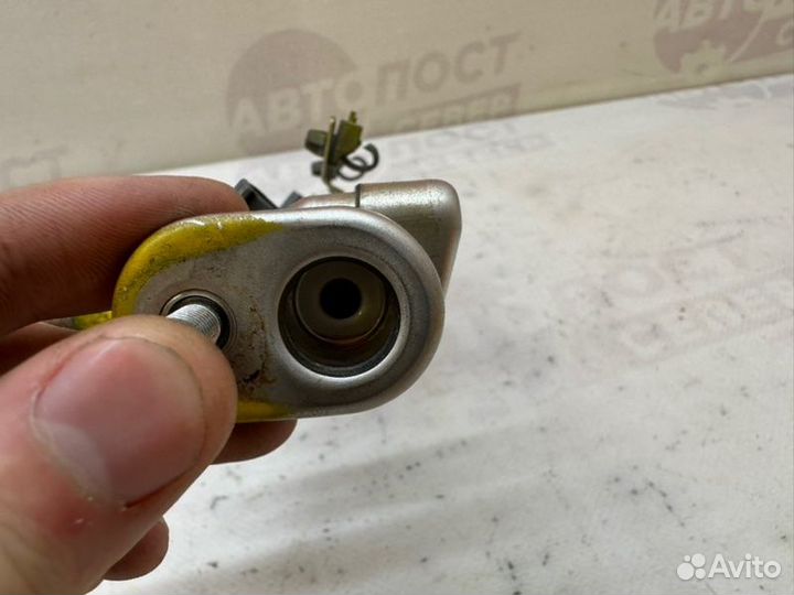 Топливная рампа (рейка) в сборе задняя Honda