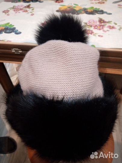Шапка вязаная красивая отделка норка