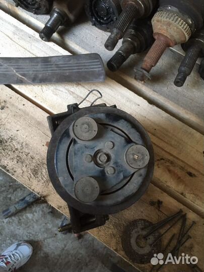 Компрессор кондиционера Ниссан.Авторазборка