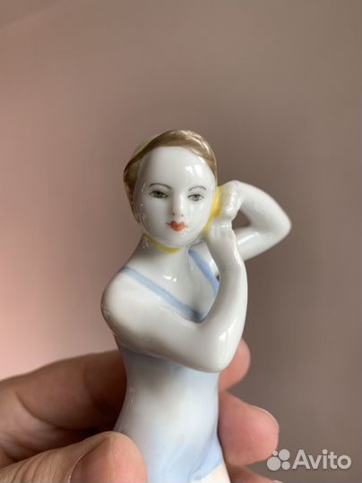 Фарфоровая статуэтка лфз Юная Купальщица СССР