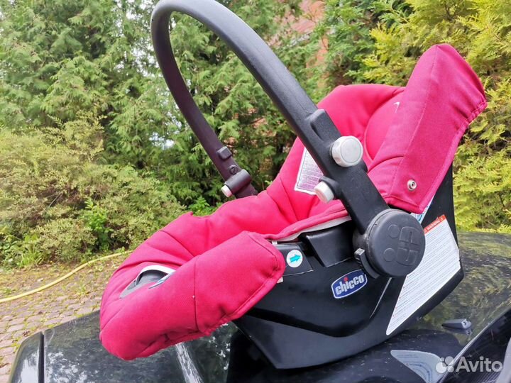 Кресло автомобильное детское Chicco от 0-18 кг