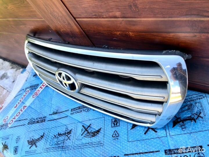 Решетка радиатора передняя Toyota Lc 200 2007-2012