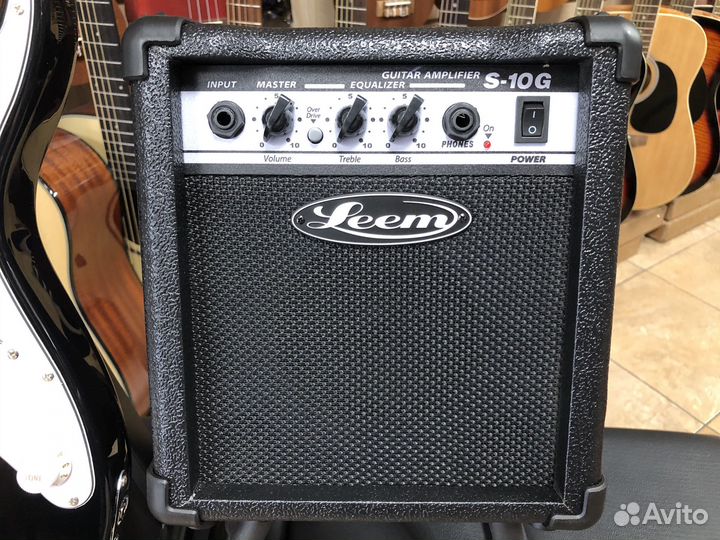 Электрогитара, комбик, шнур, медиаторы(комплект)