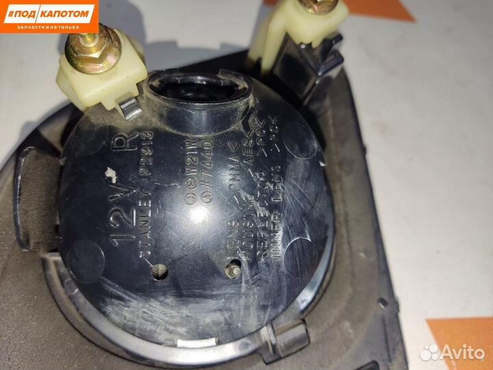 Фонарь крышки багажника правый Mazda 3 BK