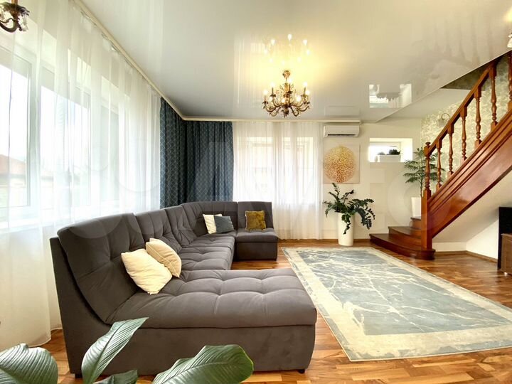 Коттедж 279 м² на участке 15 сот.