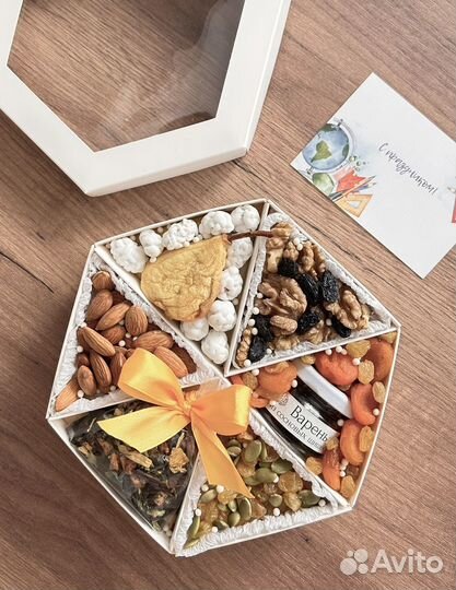 Подарок на 1 сентября, набор сухофруктов и орехов