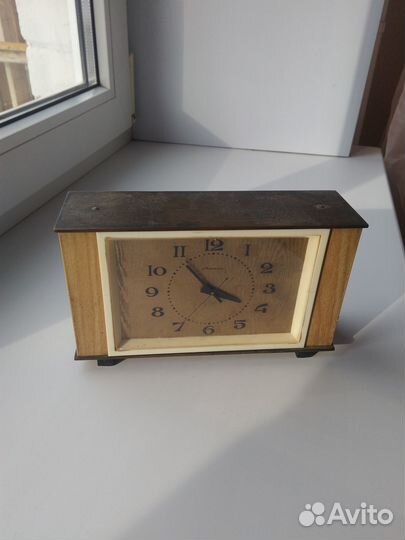Настольные часы 
