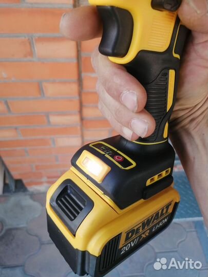 Гайковерт аккумуляторный dewalt