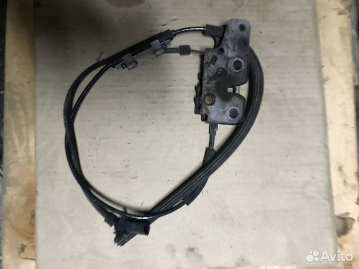 Замок капота на Фольксваген Тауран