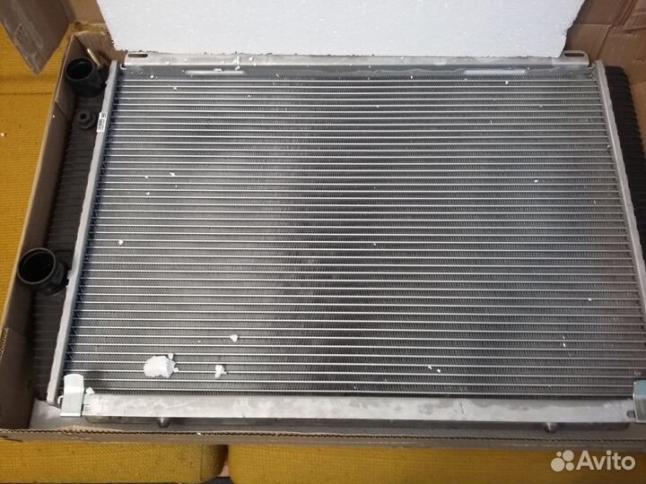 Радиатор охлаждения УАЗ патриот с кондеем новый