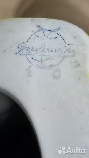 Фарфоровая статуэтка