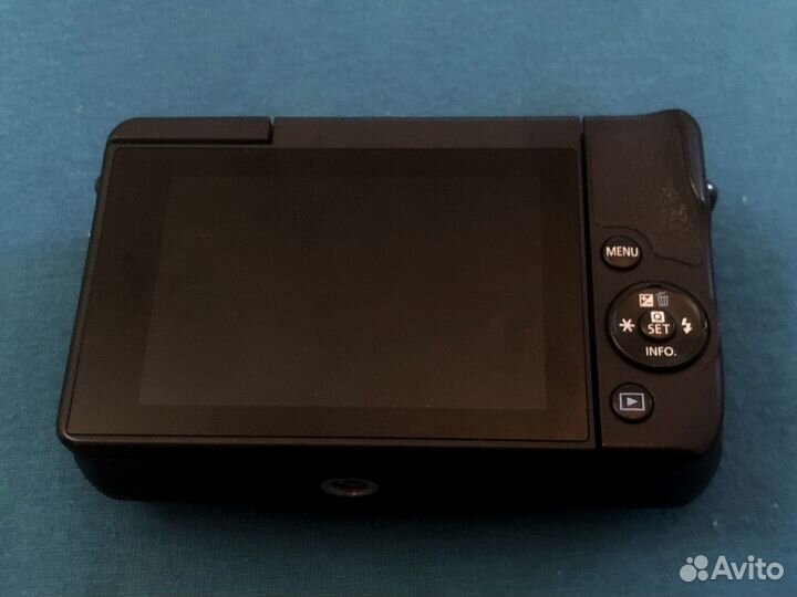 Фотоаппарат Canon EOS M10 с объективом и 2 аккум