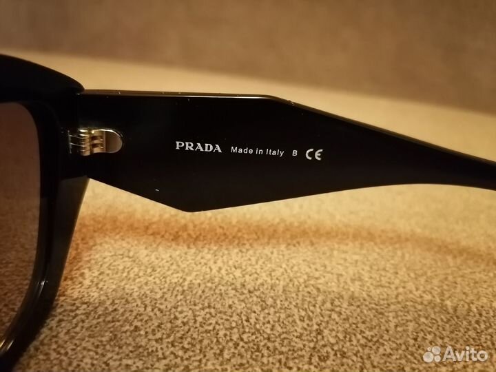 Солнцезащитные очки женские prada