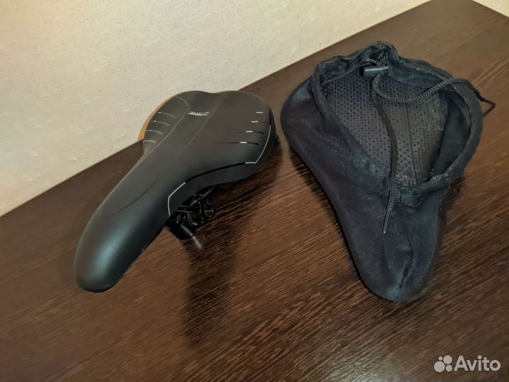 Седло велосипеда с накладкой