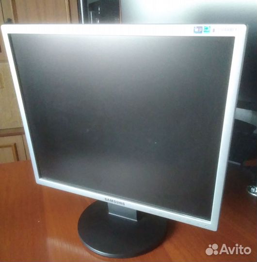Монитор Samsung 943N