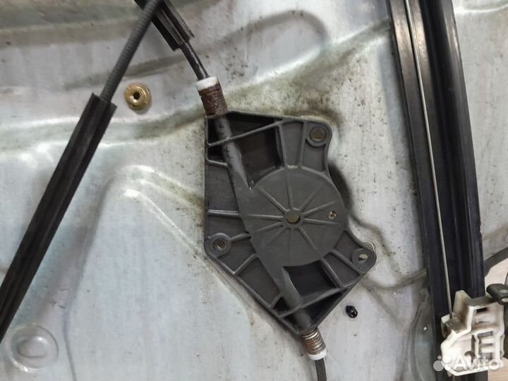 Стеклоподьемник передний правый Volkswagen Passat