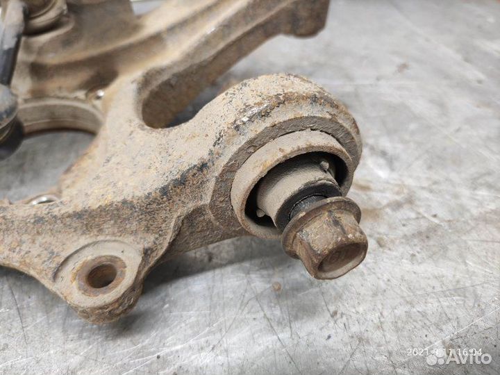 Кулак задний левый Hyundai Santa Fe 2 D4HB 2010