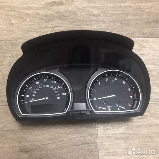 На Бмв Х3;Е83 приборная панель, щиток приборов