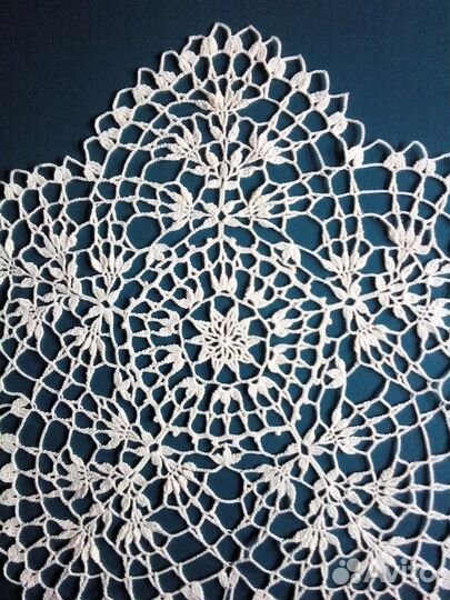 Салфетка интерьерная вязаная