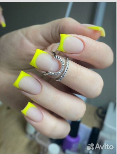 Маникюр педикюр