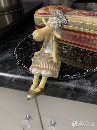Статуэтка фигурка коза денежная в панталонах