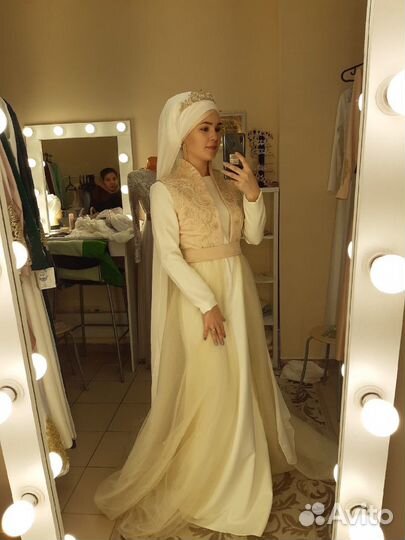 Платье на никах