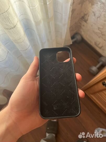 Чехол на iPhone 13 Guess