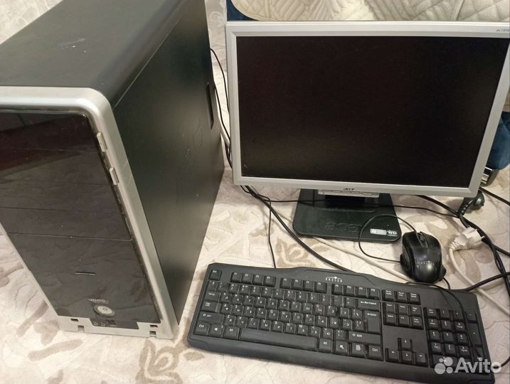 Настольный компьютер с монитором