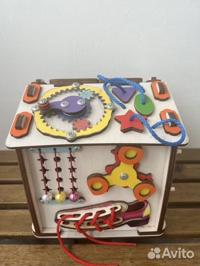 Бизиборд дом