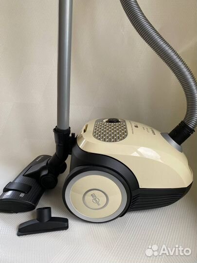 Пылесос Bosch BGL252103