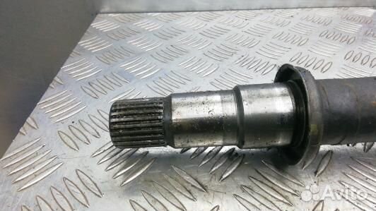 Привод передний правый toyota avensis T27 (UBN03N1