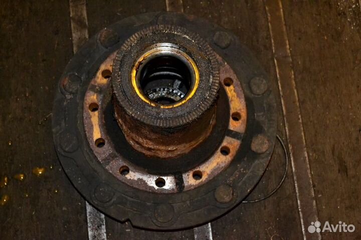 Ступица, дисковые тормоза, передний мост, левая iv