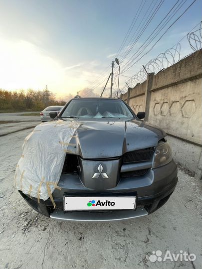 Mitsubishi Outlander 2.4 AT, 2003, битый, 200 000 км