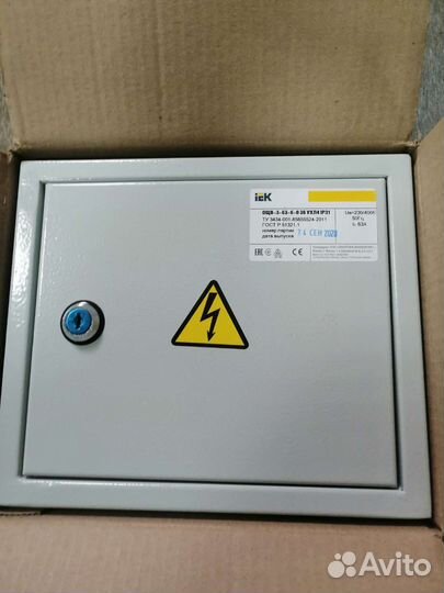 Распределительный щит с автоматами