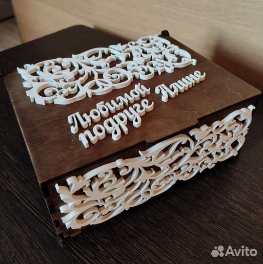 Деревянная шкатулка