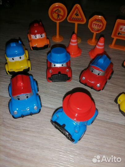 Набор машинок в контейнере