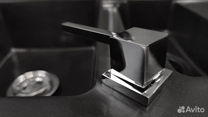 Дозатор для жидкого мыла mexen квадратный, хром