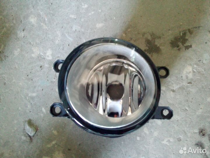 Туманки на тойота авенсис