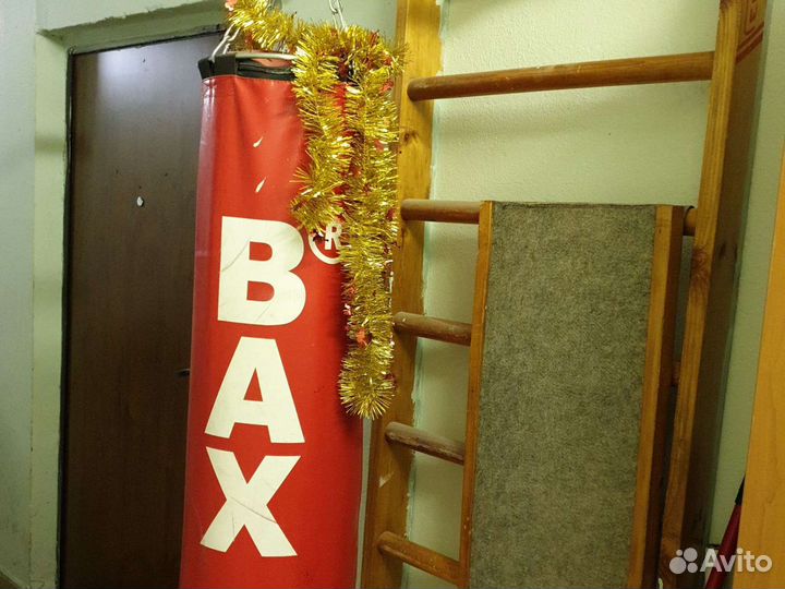 Спортивная шведская стенка с грушей