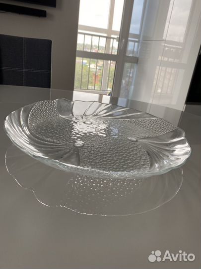 Тарелки приборы бокалы