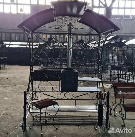 Мангал с крышей