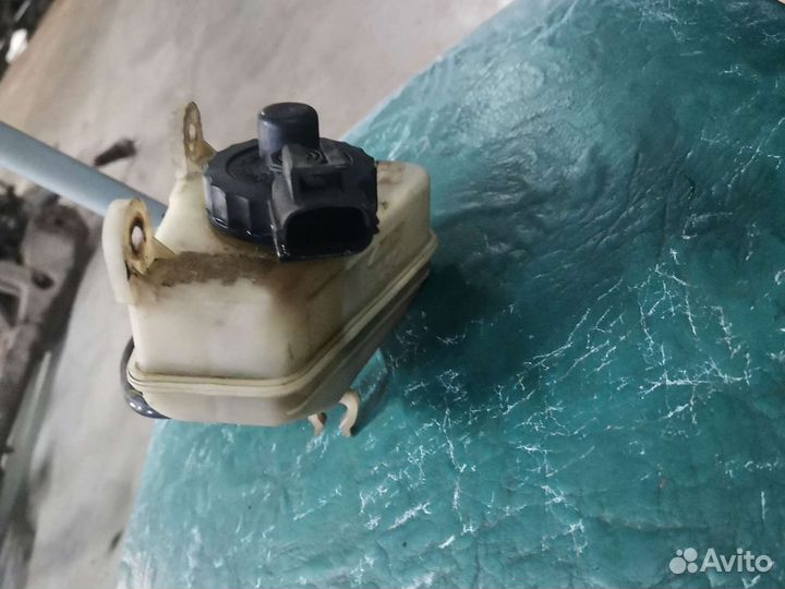 Бачок тормозной жидкости на форд фокус 1