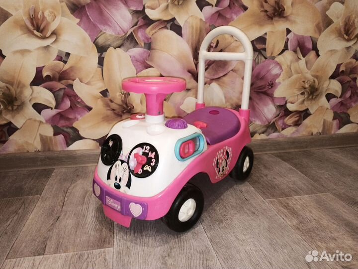 Машинка-каталка музыкальная