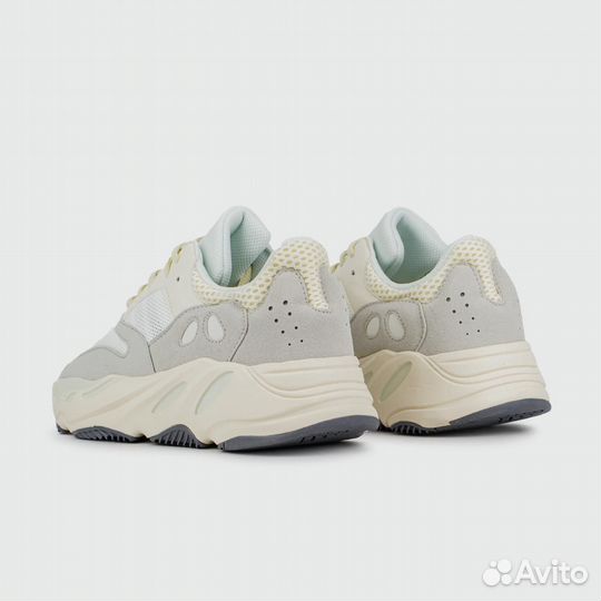 Кроссовки Adidas Yeezy Boost 700 v2 new Analog